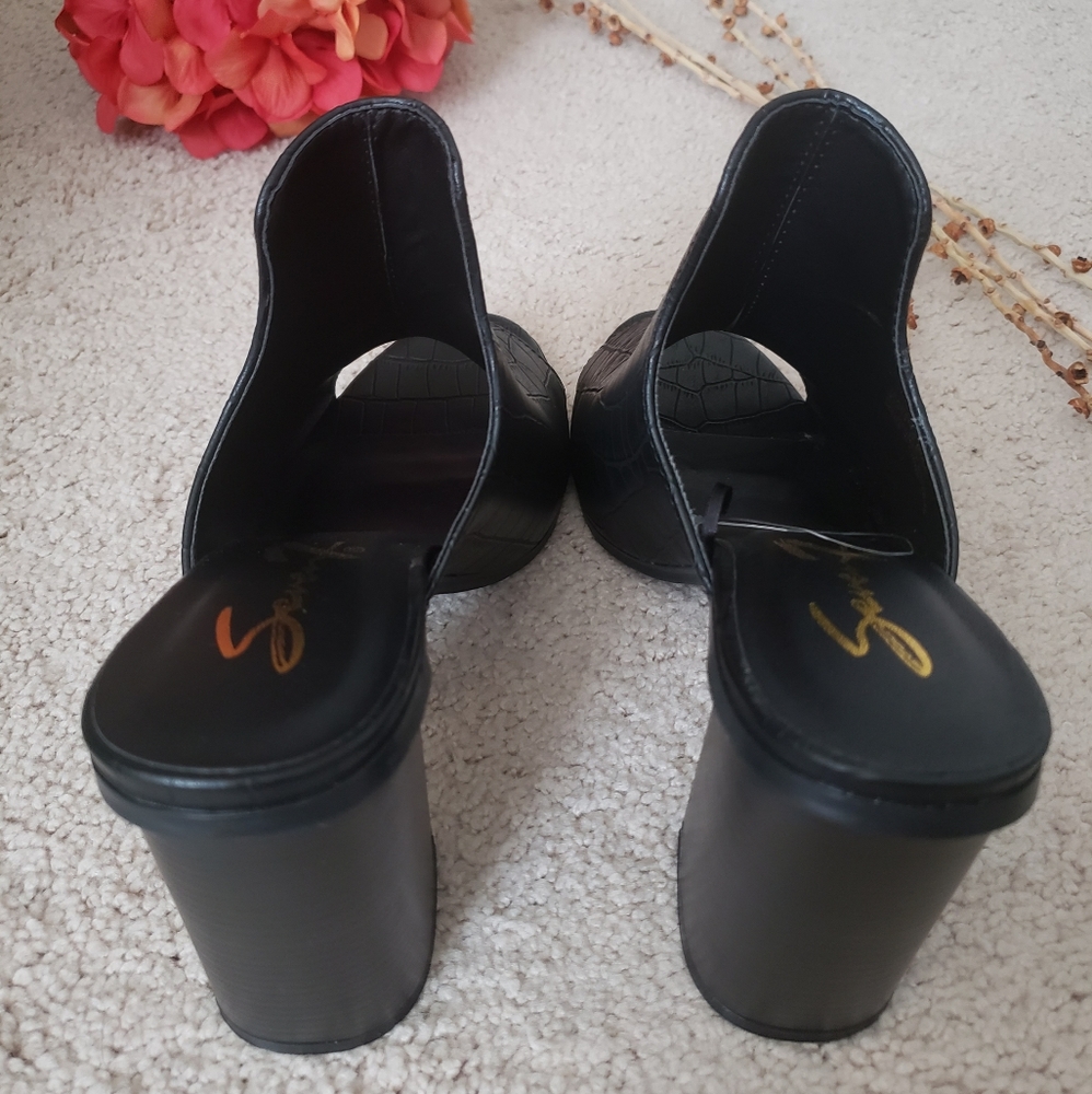 Shoes - Picture 3 of 6